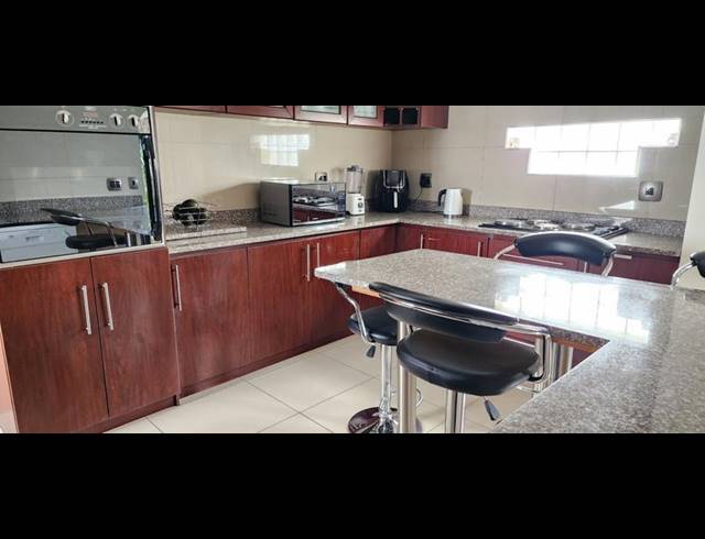 5 BEDROOM HOUSE FOR SALE IN BAYVIEW